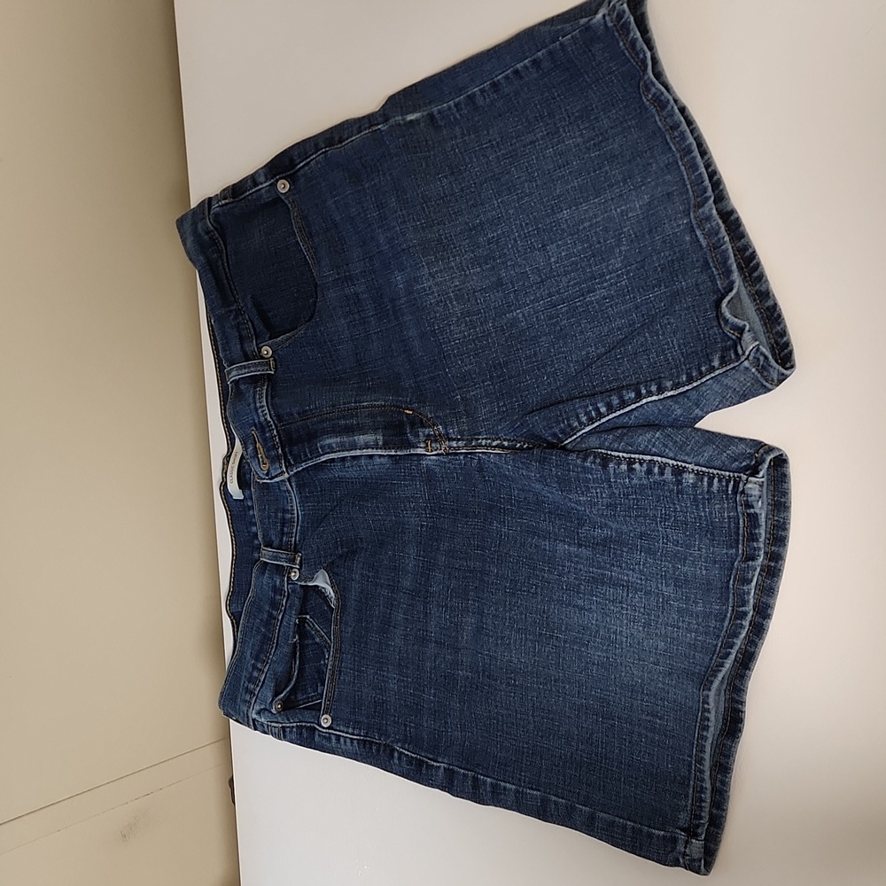 Women's Levi Classic shorts